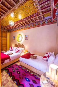 Postel nebo postele na pokoji v ubytování Riad Almonds Marrakech
