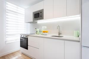 Η κουζίνα ή μικρή κουζίνα στο Suites Rooms La Rosa