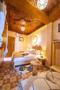 Postel nebo postele na pokoji v ubytování Riad Almonds Marrakech