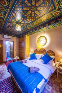 Postel nebo postele na pokoji v ubytování Riad Almonds Marrakech