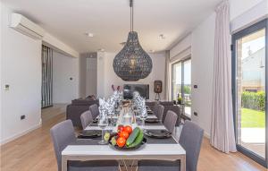 Posezení v ubytování Pet Friendly Home In Tribunj