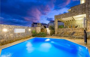 Bazén v ubytovaní Pet Friendly Home In Krk alebo v jeho blízkosti