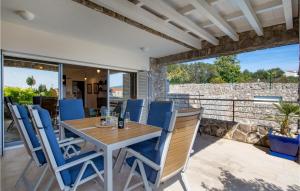 Balkón alebo terasa v ubytovaní Pet Friendly Home In Krk