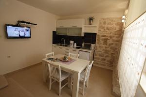 Kuchyňa alebo kuchynka v ubytovaní Apartment Vallamar free parking
