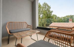 Rõdu või terrass majutusasutuses Lovely Home In Rebici With Wifi