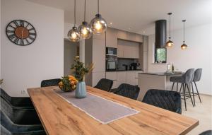 Köök või kööginurk majutusasutuses Lovely Home In Rebici With Wifi