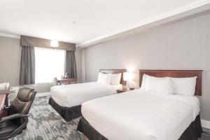 Postel nebo postele na pokoji v ubytování Sandman Hotel Saskatoon + 35 fotografií