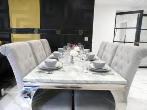 Gallery image of Modern 3BHK near Edinburgh zoo in Edinburgh +60 photos