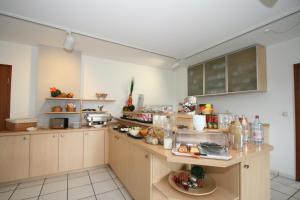 O bucătărie sau chicinetă la Residenz Hotel Giessen