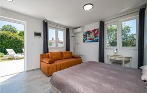 Χώρος καθιστικού στο Gorgeous Home In Peroj With Wifi