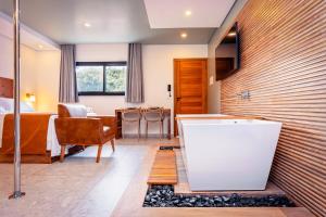 a hotel room with a bed and a bathroom at VELINN 2Secreto Hotel Boutique in Ilhabela