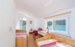 Posezení v ubytování Two-Bedroom Holiday Home In Opuzen