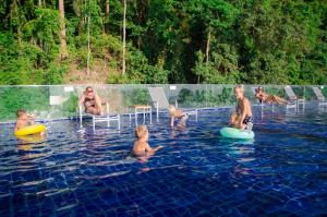 Bazén v ubytování The Erawan Koh Chang -SHA Extra Plus nebo v jeho okolí