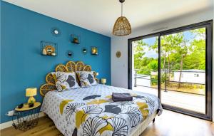 Ένα ή περισσότερα κρεβάτια σε δωμάτιο στο Home With Private Pool