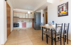 Una cocina o cocineta en Beach Front Apartment