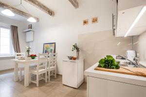Kuchyňa alebo kuchynka v ubytovaní P&O Podwale Apartments