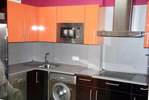 a kitchen with a sink and a washing machine at Con Encanto in San Sebastián