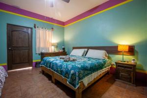 Una cama o camas en una habitación de Casa Juarez B&B