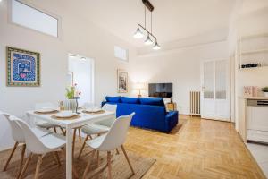 Η κουζίνα ή μικρή κουζίνα στο Magnificent 3BR with Balcony by Dohany Synalogue