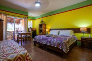 Una cama o camas en una habitación de Casa Juarez B&B 37 fotos más