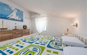 Posteľ alebo postele v izbe v ubytovaní Nice Apartment In Kosljun With Wifi