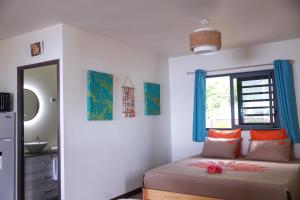 Postel nebo postele na pokoji v ubytování Teahupo'o Wave Lodge