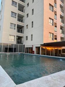 Bazén v ubytování Molas, piso 12, piscina y cine nebo v jeho okolí