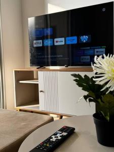 TV a/nebo společenská místnost v ubytování Molas, piso 12, piscina y cine