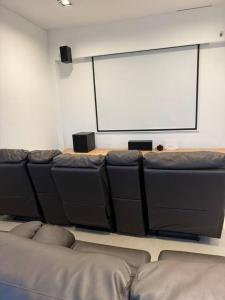 Posezení v ubytování Molas, piso 12, piscina y cine