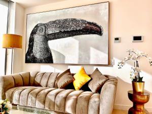 Zona d'estar a Highrise Best Location 2 Bedrooms & 2 Bathrooms