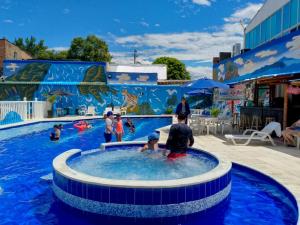 Bazén v ubytování Hotel Soliari Melgar nebo v jeho okolí