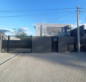 Το κτήριο όπου στεγάζεται  το διαμέρισμα