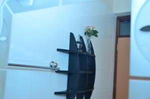 TV a/nebo společenská místnost v ubytování Tristar Hotel Kampala