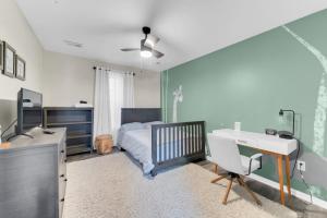 a bedroom with a bed and a desk and a computer at NYC & Downtown Newark Commuter Dream Stay in Newark