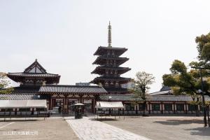 een groot gebouw met een pagode ervoor bij HOTEL FIVE plus -Adult Only- in Osaka
