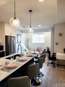 Kuchyň nebo kuchyňský kout v ubytování Luxury Cozy Basement Suite