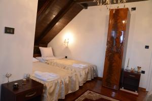 Ένα ή περισσότερα κρεβάτια σε δωμάτιο στο Apartmani Vivaldi Niš