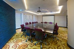 Zona business o sala de conferencias en The Lilygate Lagos