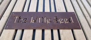 Certificato, attestato, insegna o altro documento esposto da The Little Seed