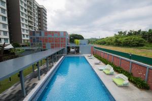 Bazén v ubytování Trival Gloryland Homestay Sri Indah Sandakan nebo v jeho okolí