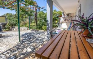 Taman di luar Lovely Home In Donji Zagon With Wifi +14 gambar