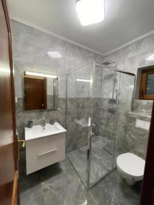 Ένα μπάνιο στο Casa Iancu