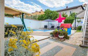 Fotografia z galérie ubytovania Cozy Apartment In Valbandon With Wifi v destinácii Valbandon