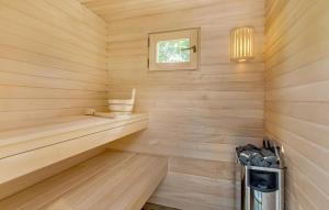 Φωτογραφία από το άλμπουμ του Awesome Home In Glesborg With Sauna σε Glesborg +24 φωτογραφίες