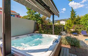 Fotografia z galérie ubytovania Nice Home In Crikvenica With Kitchen v destinácii Selce