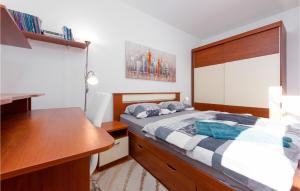 Posteľ alebo postele v izbe v ubytovaní 1 Bedroom Cozy Apartment In Zadar