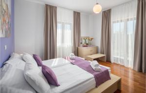 Postel nebo postele na pokoji v ubytování 4 Bedroom Nice Home In Buje