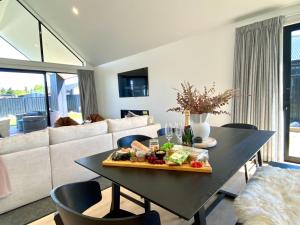 Posezení v ubytování Luxurious Twizel Escape