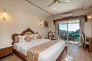 Ένα ή περισσότερα κρεβάτια σε δωμάτιο στο Quality Inn by Lawrence Hotels