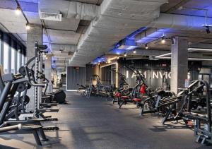 Fitness centrum a/nebo fitness zařízení v ubytování Возле EXPO, есть все настольные игры